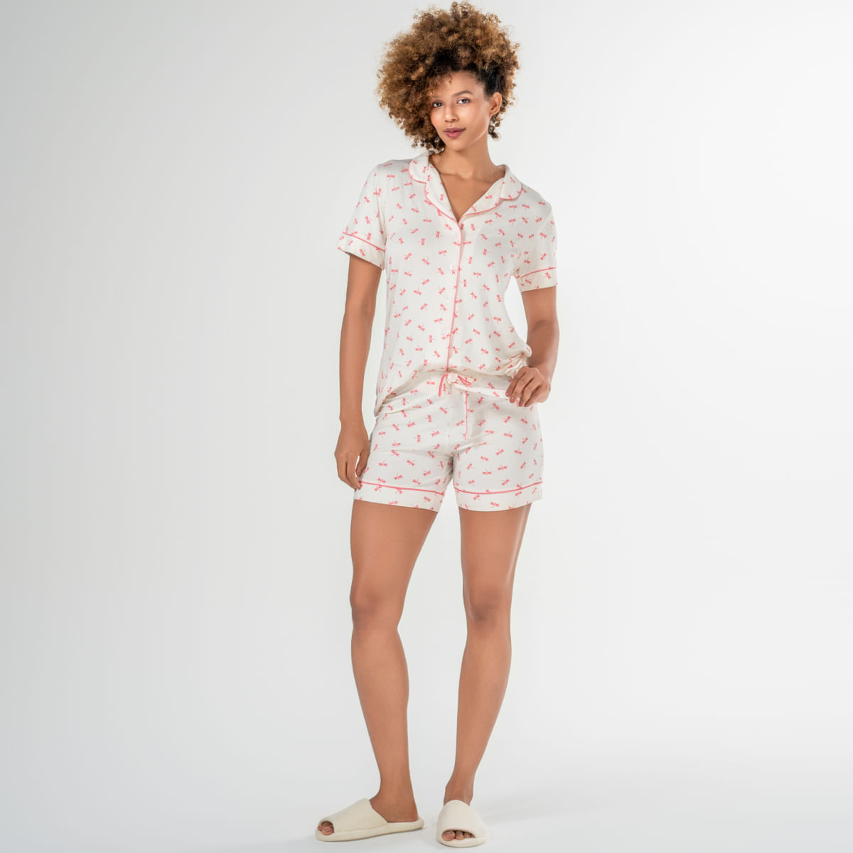 06 06 0031 Pijama Liberty OffWhite PInk + 06 02 0002 Chinelo Bruna Creme 010